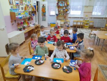 Зверь ушастый, летом серый, а зимой снежно-белый